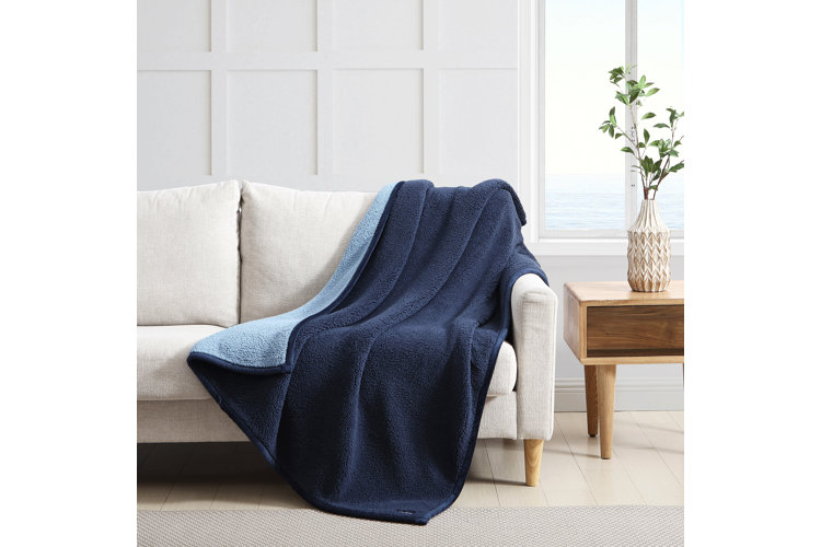 What Is a Sherpa Blanket Sherpa vs. Fleece Wayfair